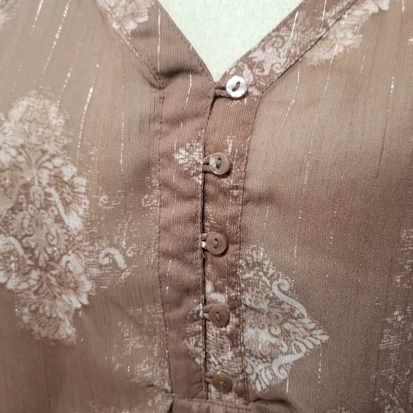 ✨ Maurices Plus Sheer Gold Striped Blouse - Picture 2 of 7